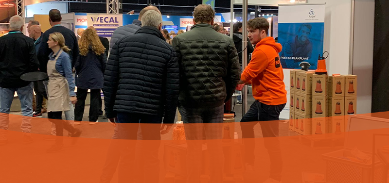 SOS PUMP's nieuwe branding: een frisse, innovatieve uitstraling die betrouwbaarheid en stijl combineert, met de belofte van droge daken en kelders voor 2023-2024.